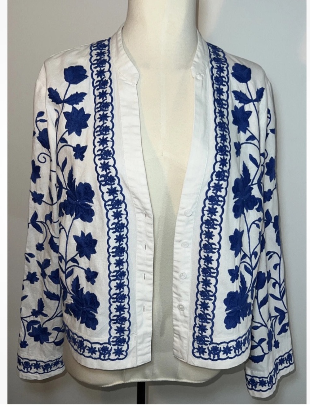 ZARA White Cotton Cardigan with Blue Floral Embroidery